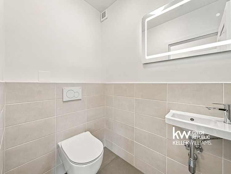 Pronájem bytu 3+kk, 90 m² (29 z 47)