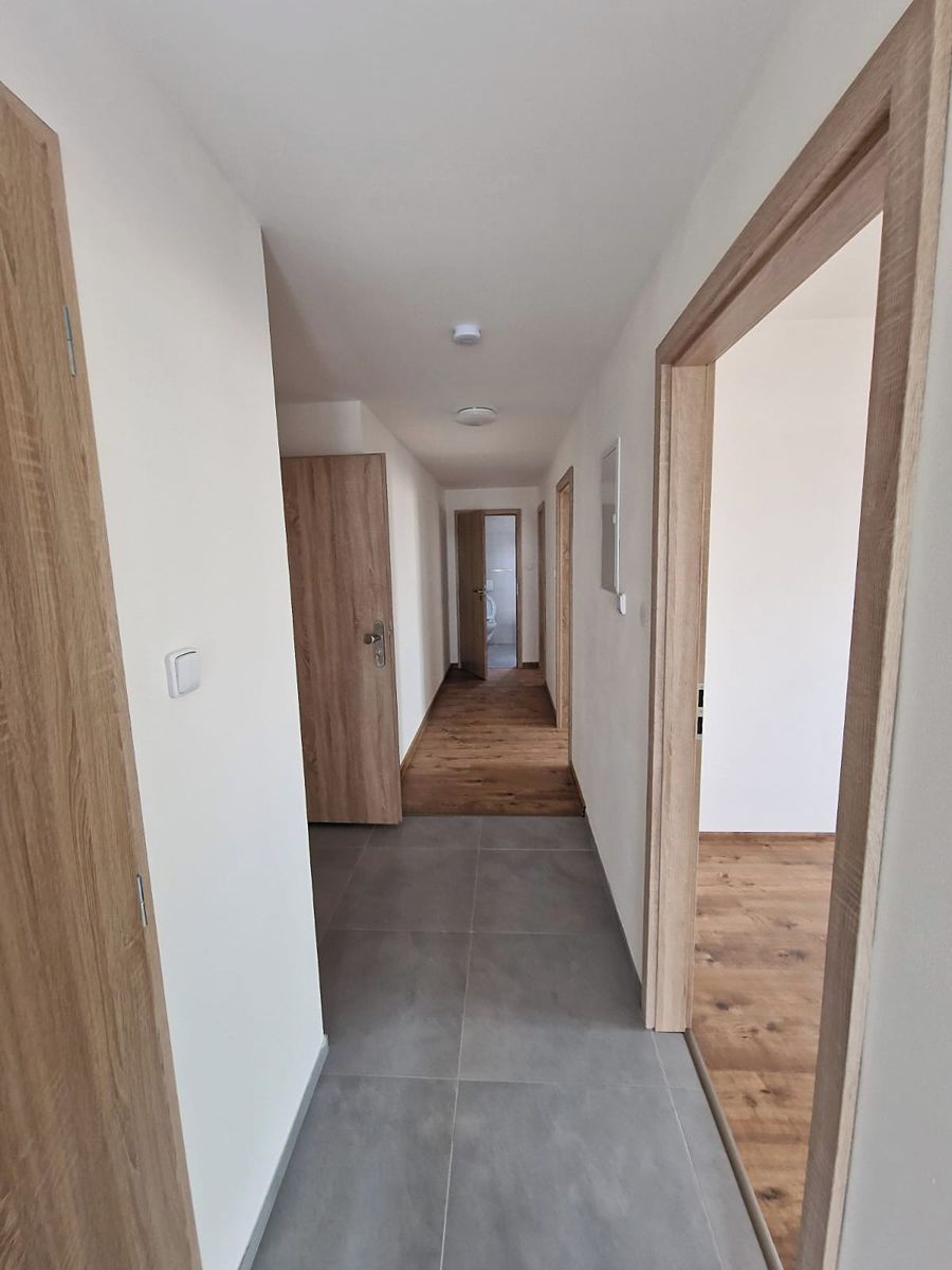 Pronájem bytu 4+kk 87 m² – fotografie 4