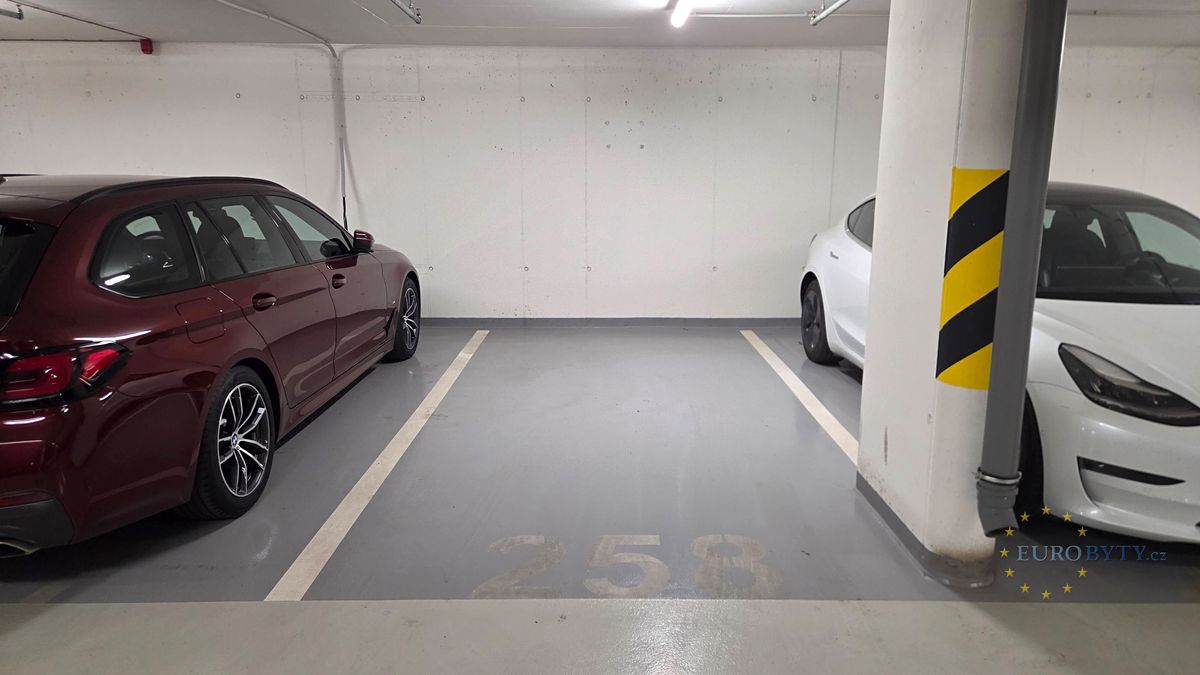 Pronájem garáže 15 m² – fotografie 4