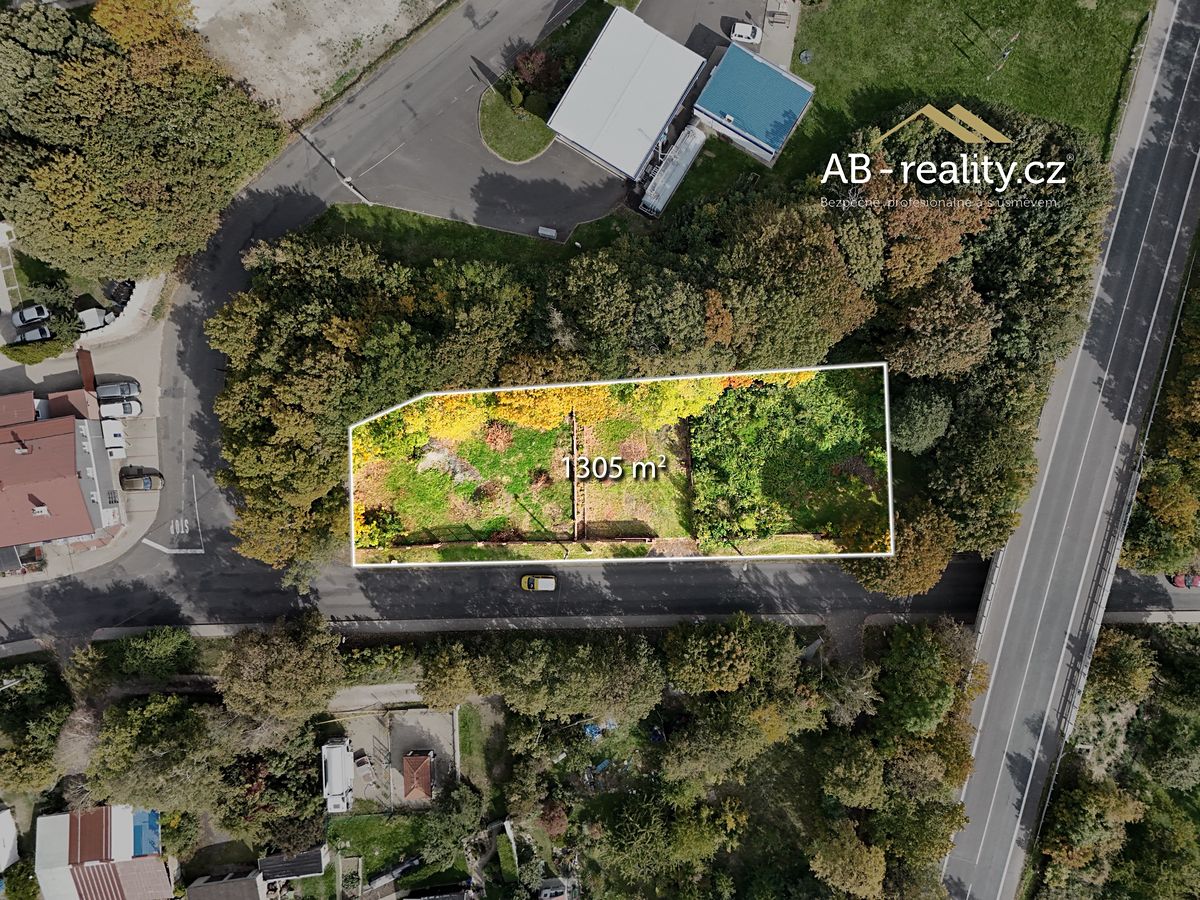 Prodej stavebního pozemku 1305 m² – fotografie 2