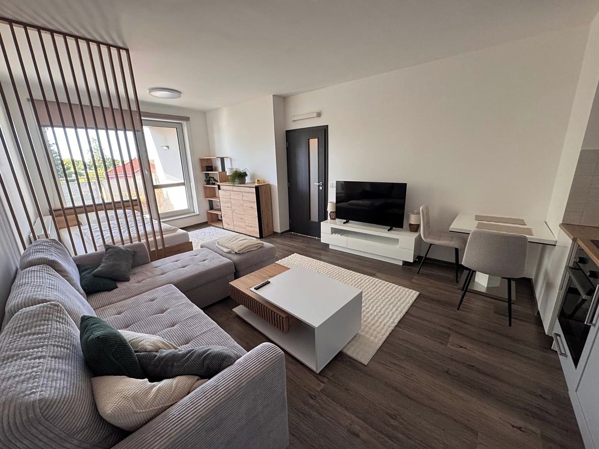 Pronájem bytu 2+kk 58 m² – fotografie 2
