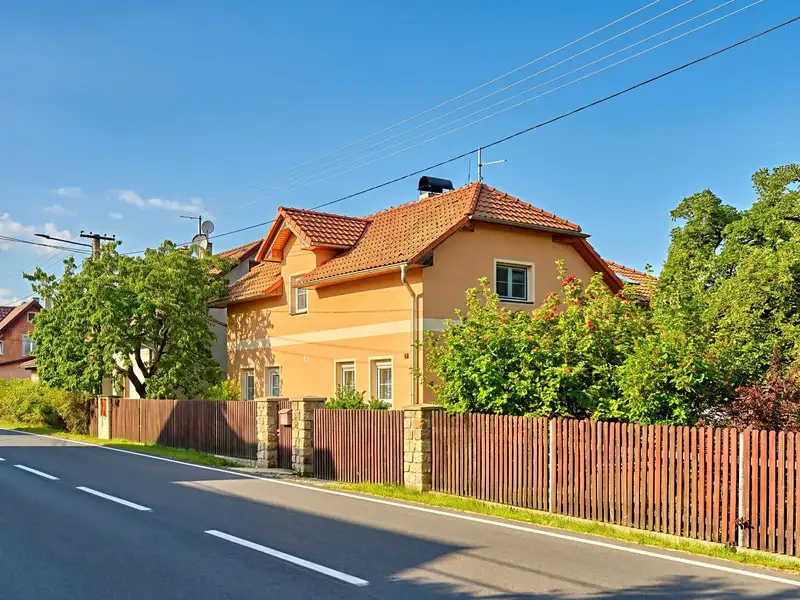 Prodej rodinného domu 168 m², pozemek 897 m², Josefov – náhled fotky 1