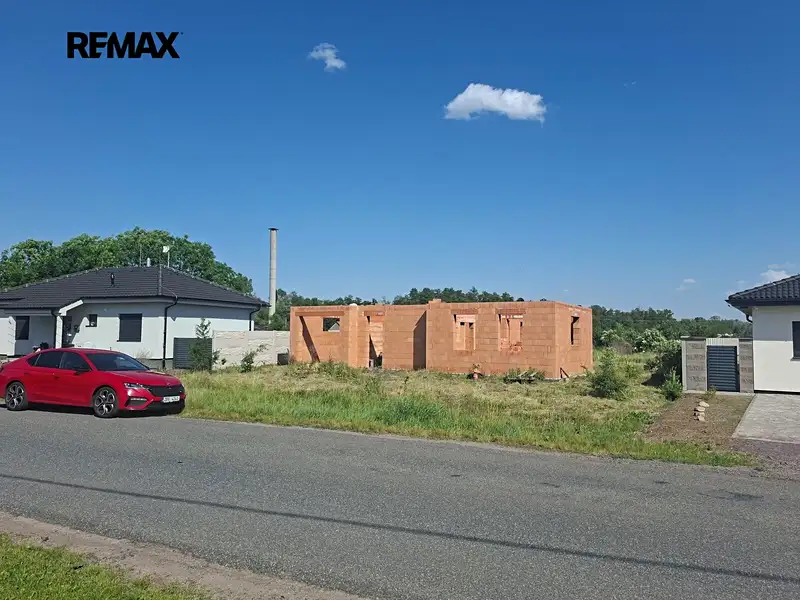 Prodej rodinného domu 140 m², pozemek 827 m², Strachotice – náhled fotky 1