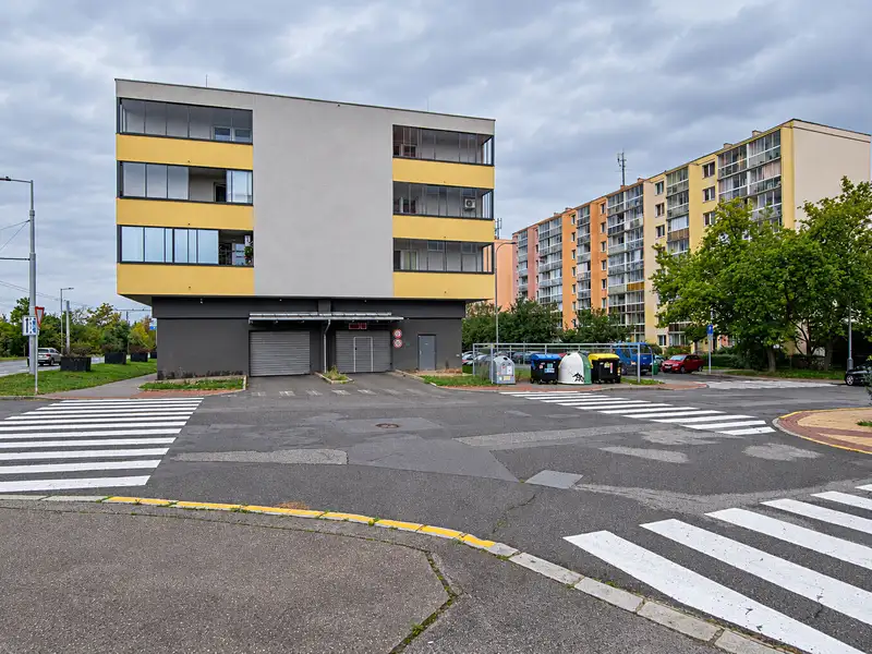 Prodej garážového stání 18 m², Praha – náhled fotky 1