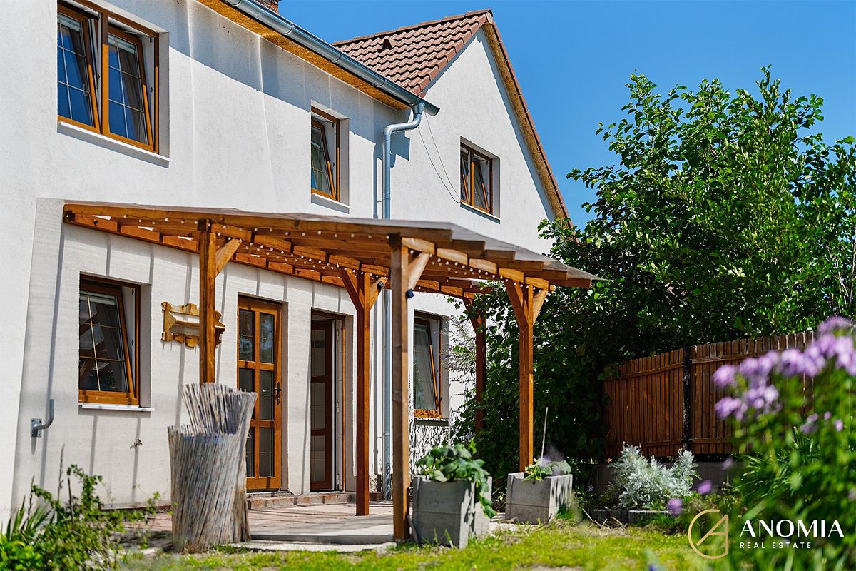 Prodej rodinného domu 200 m², pozemek 306 m², Hostomice – fotka 1 z 3