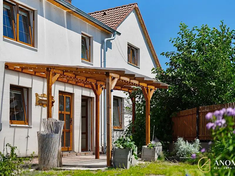 Prodej rodinného domu 200 m², pozemek 306 m², Hostomice – náhled fotky 1