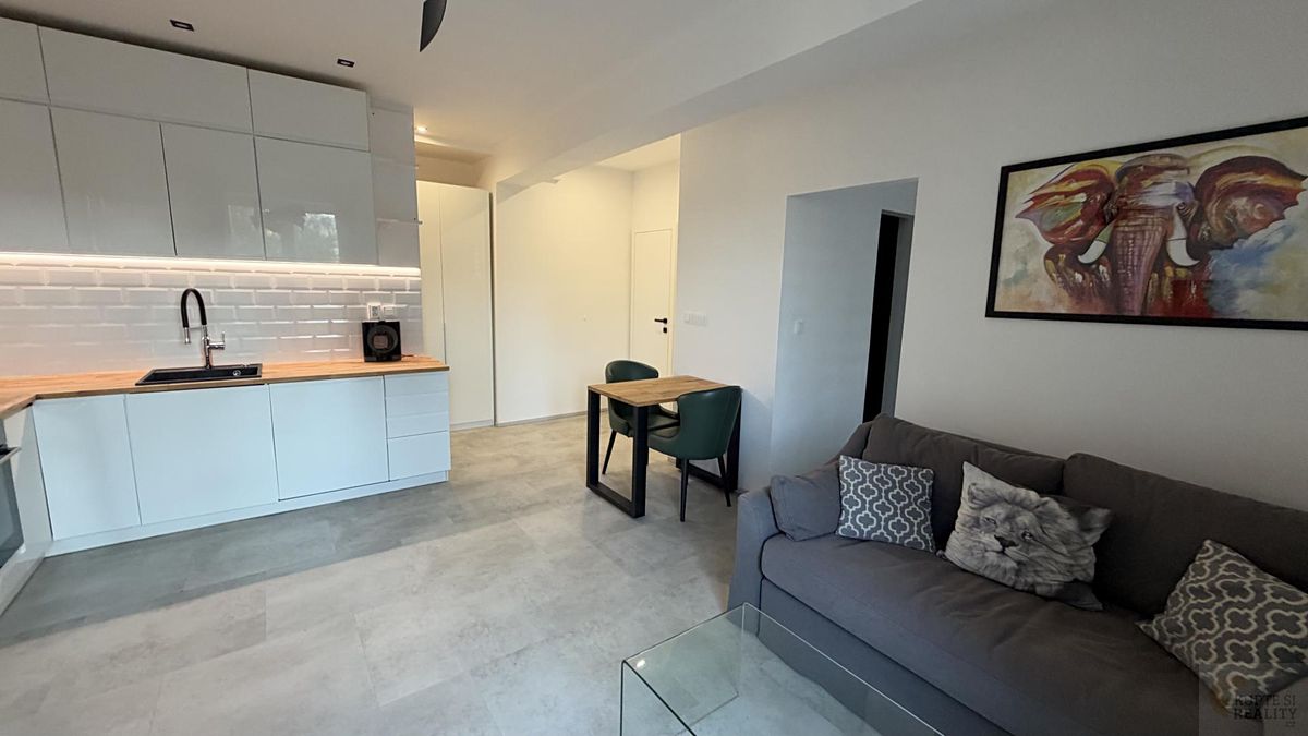 Pronájem bytu 2+kk 37 m² – fotografie 2