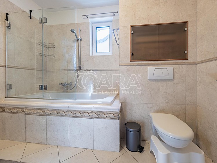 Wohnung 4+1 zur Miete, 117 m² (13 von 24)
