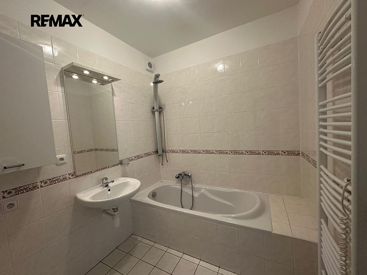 Pronájem bytu 2+1 72 m² – fotografie 4