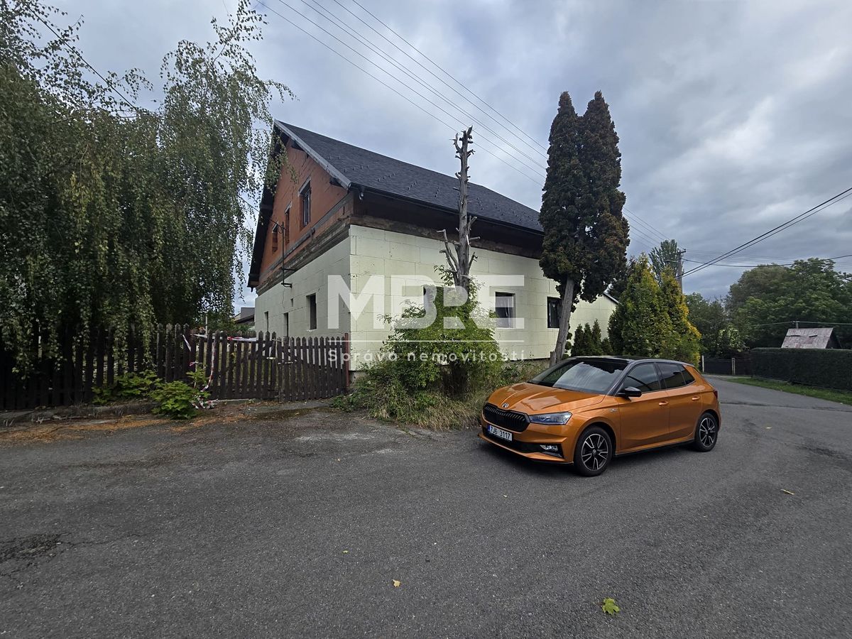 Prodej rodinného domu 241 m², pozemek 930 m² – fotografie 5