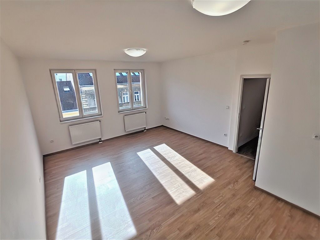 Pronájem bytu 2+kk 56 m² – fotografie 3