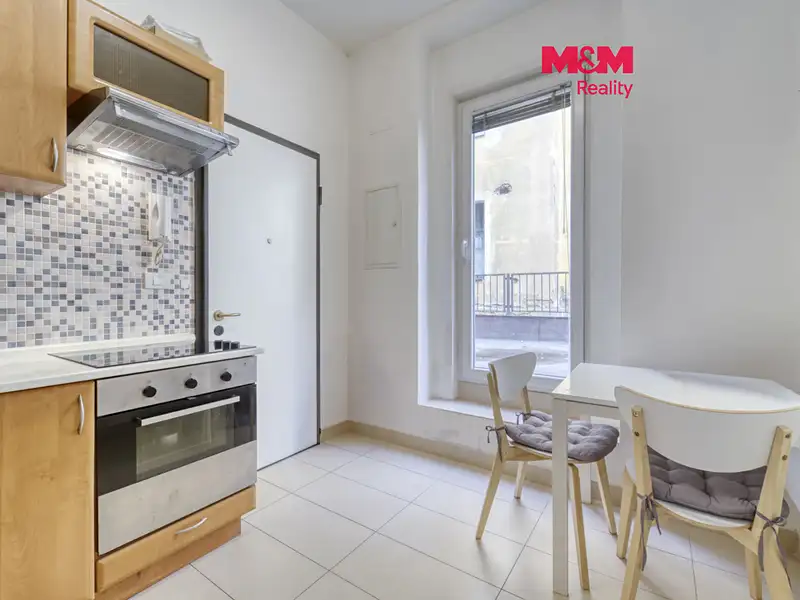 Prodej bytu 1+kk 63 m², Praha – náhled fotky 1