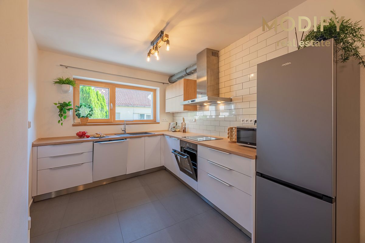 Prodej rodinného domu 141 m², pozemek 110 m² – fotografie 3