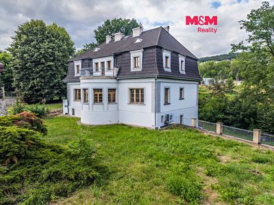 Prodej rodinného domu 284 m², pozemek 2441 m²