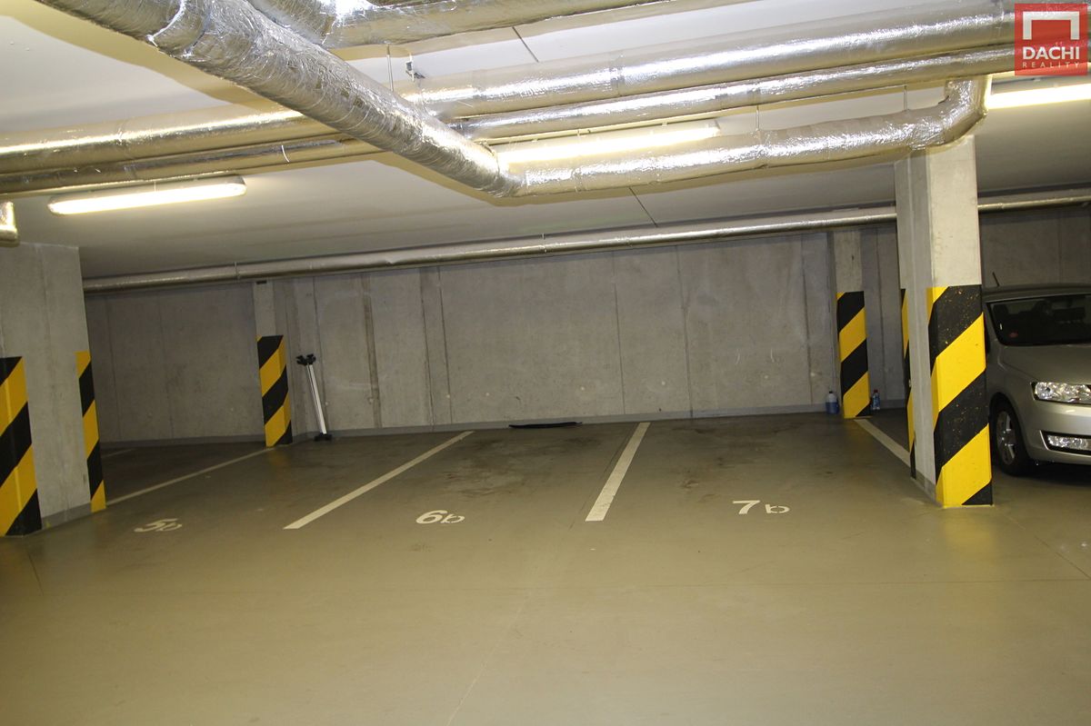 Pronájem garážového stání 12 m² – fotografie 2