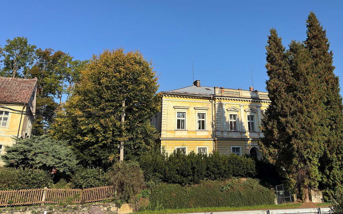 Prodej vily 580 m², pozemek 5568 m² – fotografie 2