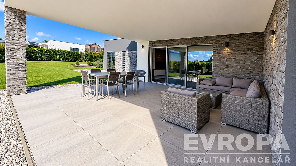 Pronájem rodinného domu 376 m², pozemek 1282 m² – fotografie 4