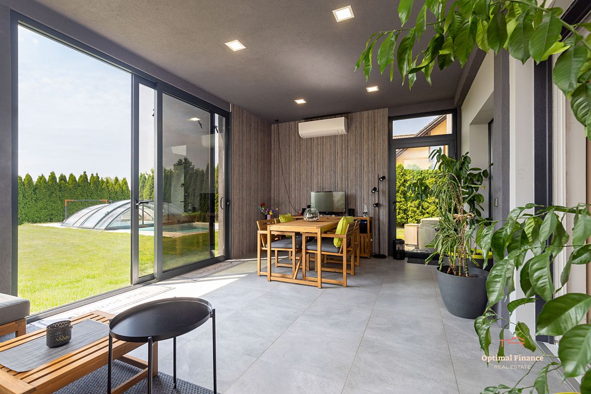Prodej rodinného domu 241 m², pozemek 704 m² – fotografie 3