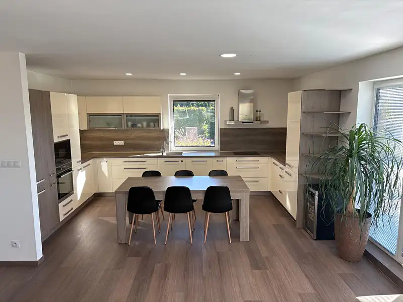 Prodej rodinného domu 145 m², pozemek 1000 m², Choltice – náhled fotky 2