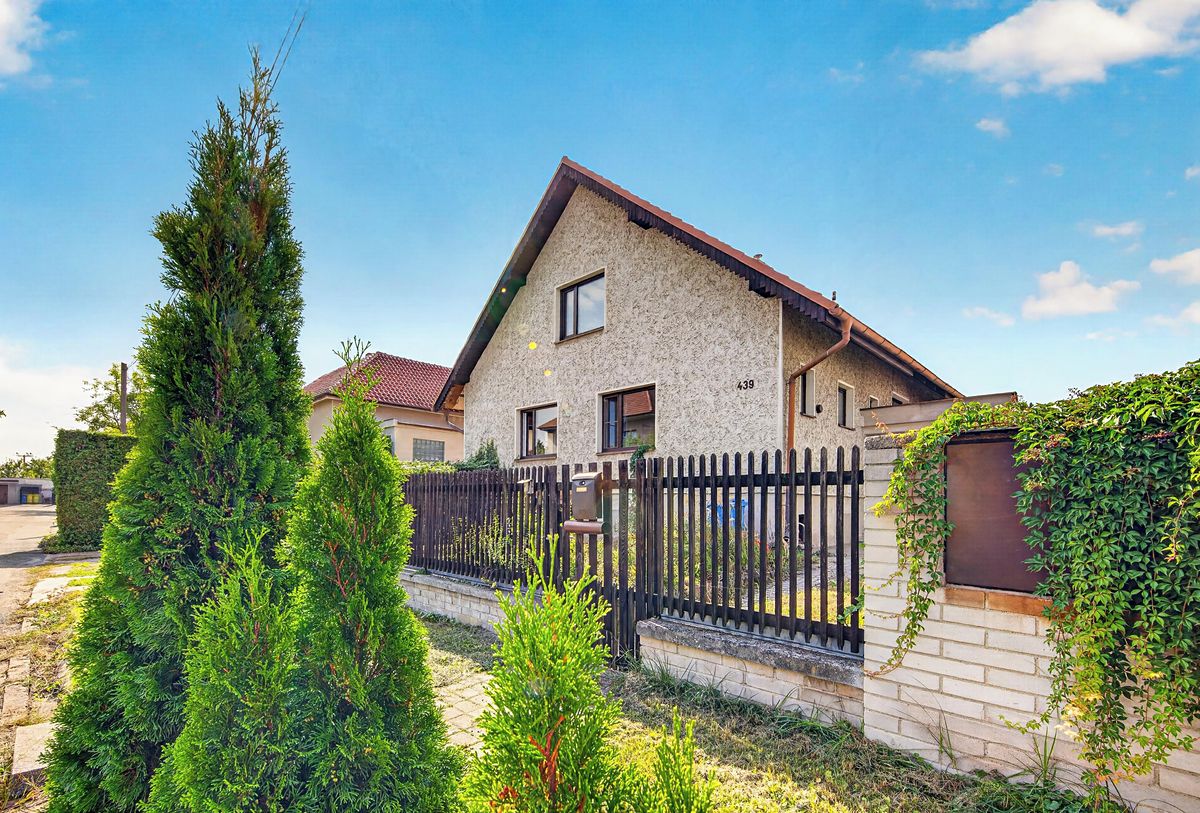 Prodej rodinného domu 196 m², pozemek 863 m²