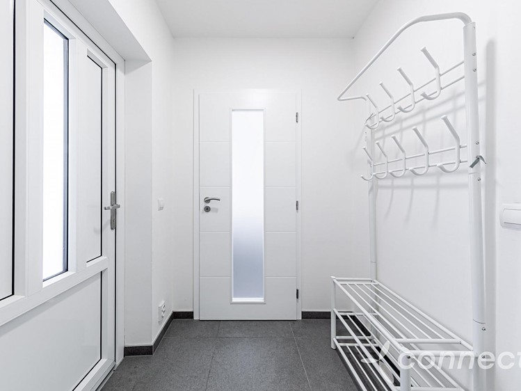 Prodej komerčního prostoru, 52 m² (4 z 22)