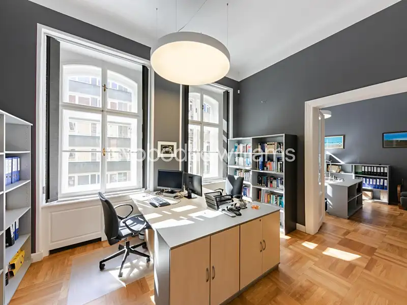 Prodej kanceláře 171 m², Praha – náhled fotky 1