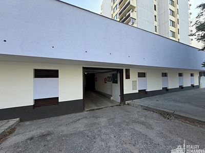 Pronájem garážového stání 17 m²