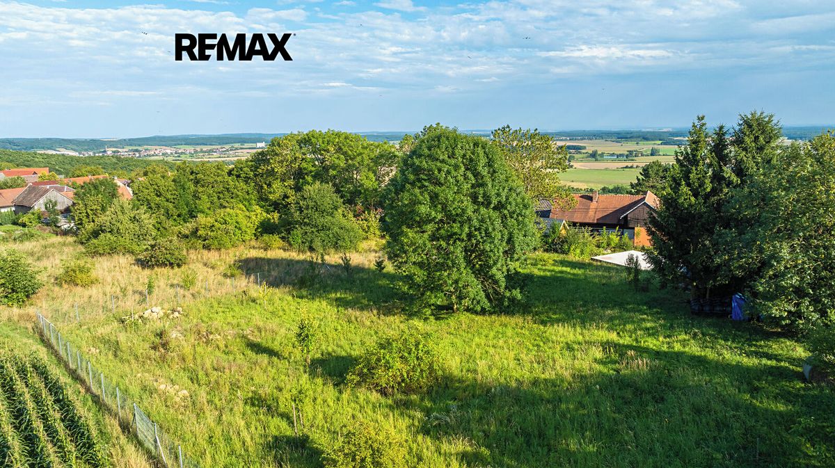 Prodej stavebního pozemku 2594 m² – fotografie 2