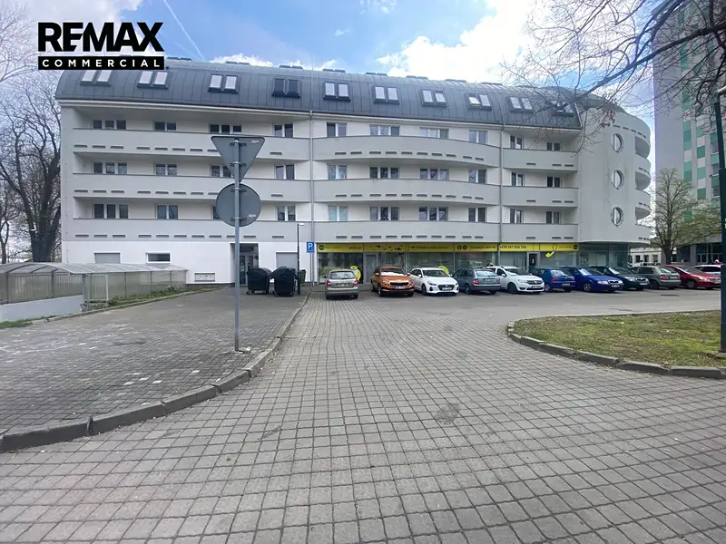 Prodej garážového stání 18 m², Nymburk – náhled fotky 1