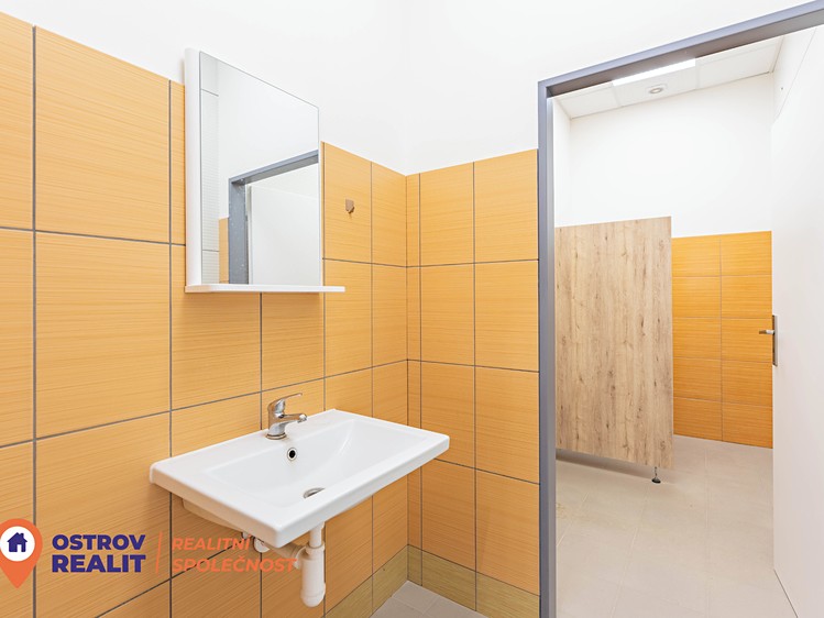 Prodej komerčního prostoru, 1 450 m² (22 z 36)