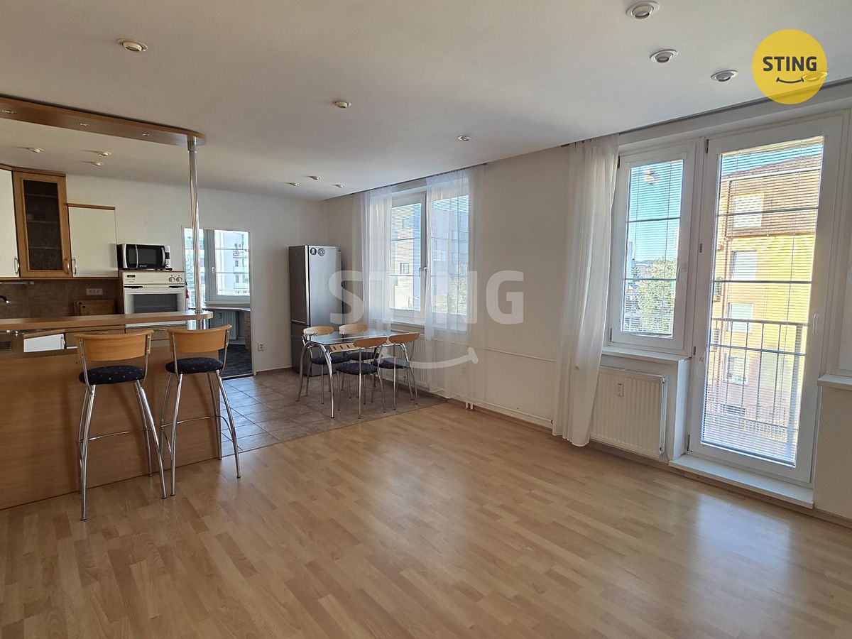 Pronájem bytu 2+kk 64 m² – fotografie 3