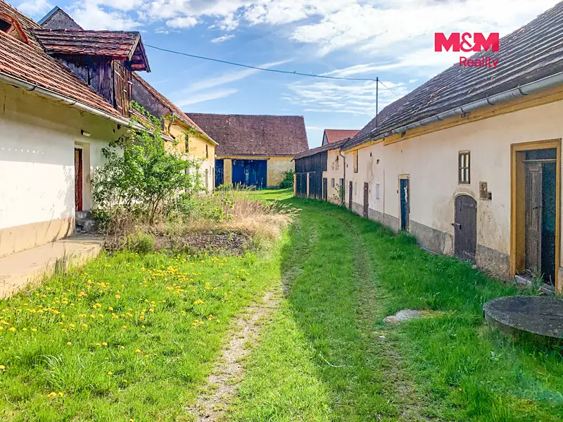 Prodej rodinného domu 350 m², pozemek 1892 m², Křenice – náhled fotky 2