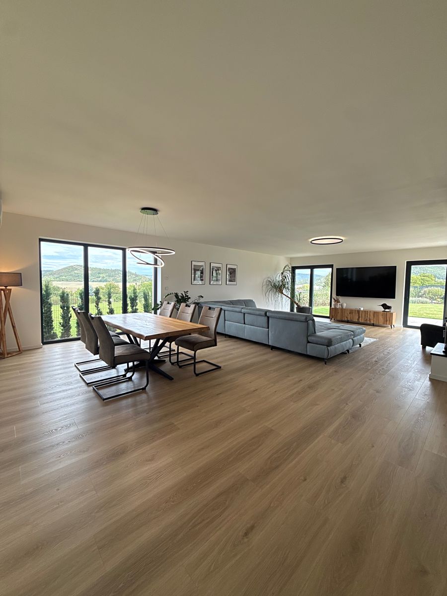 Prodej rodinného domu 236 m², pozemek 1126 m² – fotografie 3