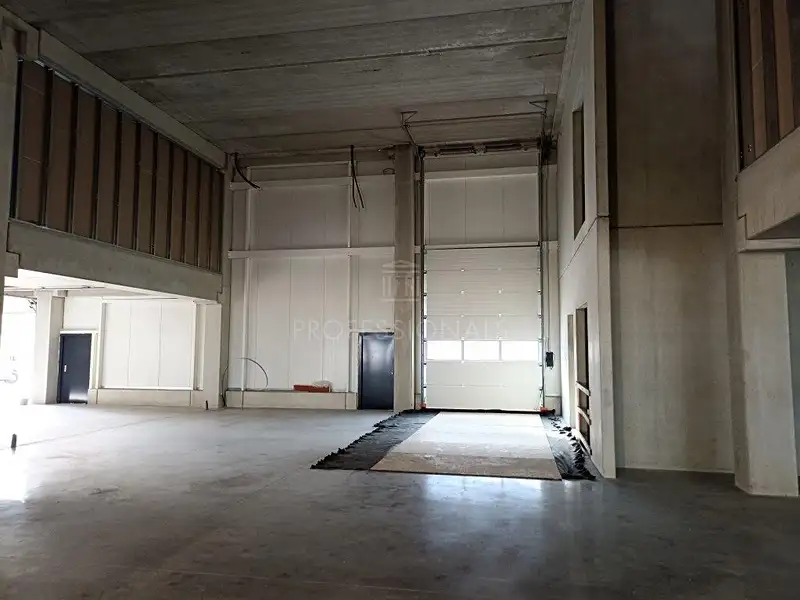 Pronájem výrobní haly, prostoru 5500 m², Praha – náhled fotky 3