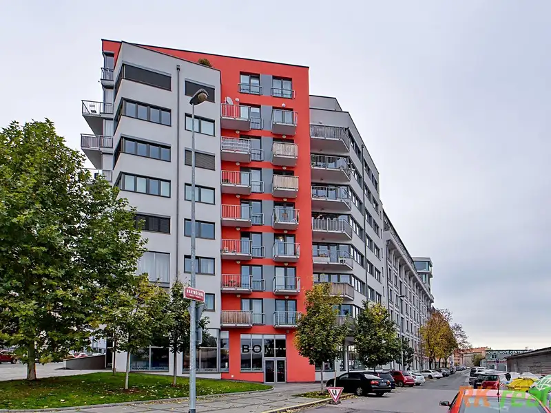 Pronájem bytu 1+kk 39 m², Praha – náhled fotky 1