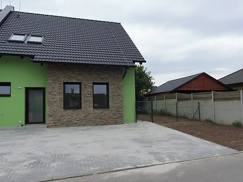 Pronájem rodinného domu 160 m², pozemek 550 m², Bystročice – náhled fotky 1