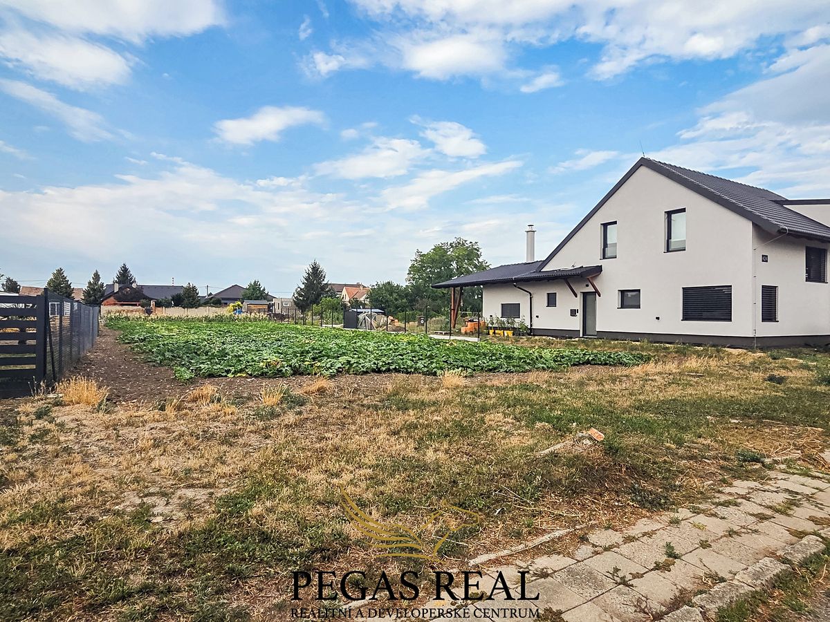 Prodej stavebního pozemku 1332 m² – fotografie 3