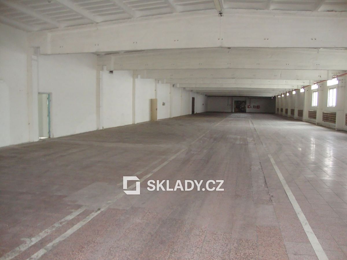 Pronájem skladového prostoru 1090 m²
