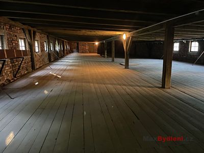 Pronájem skladového prostoru 400 m²