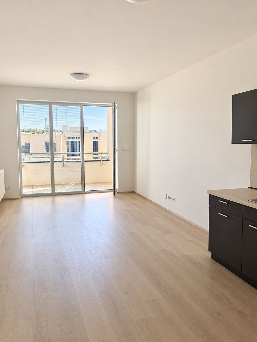 Pronájem bytu 1+kk 37 m² – fotografie 3