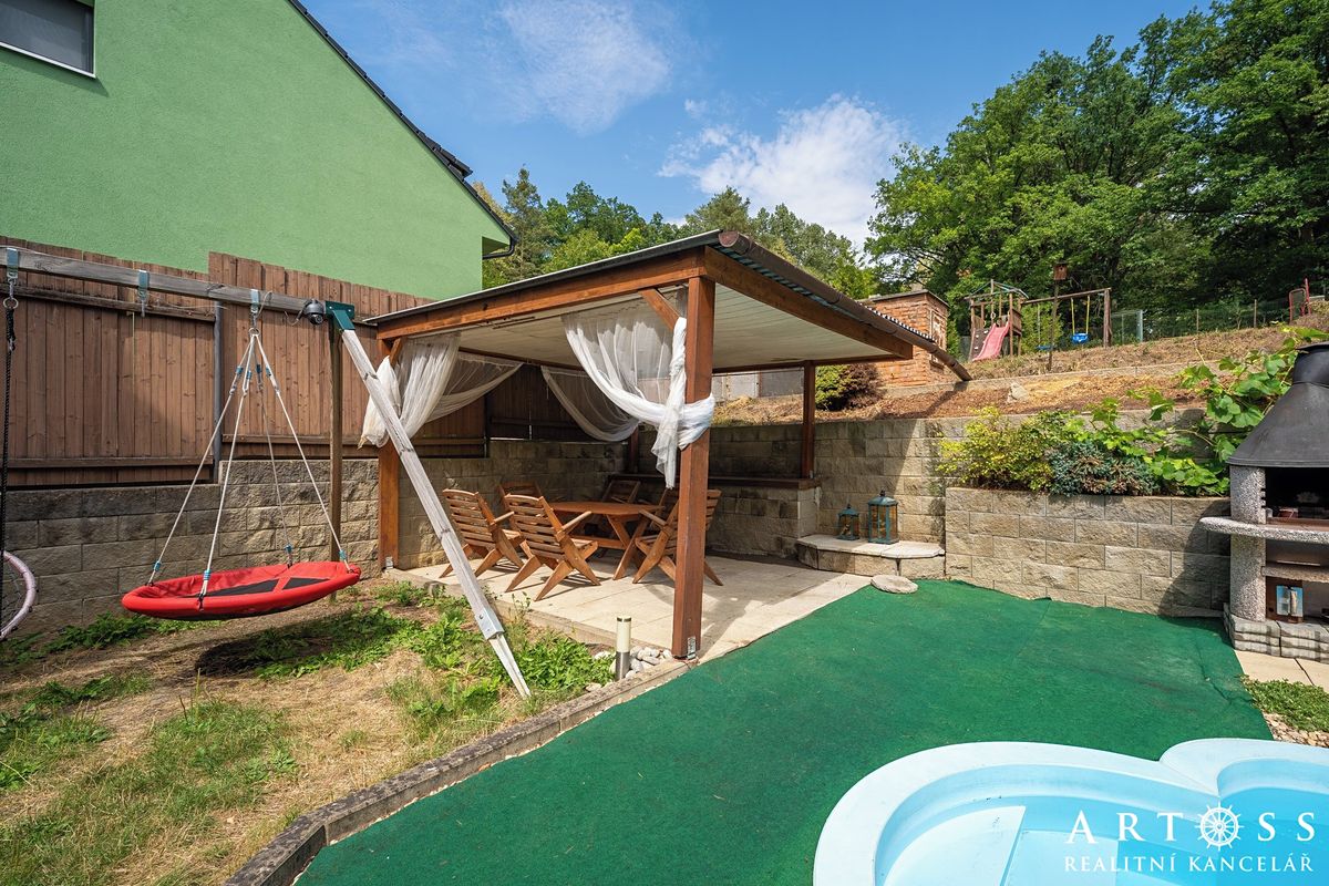 Prodej rodinného domu 199 m², pozemek 1621 m² – fotografie 5