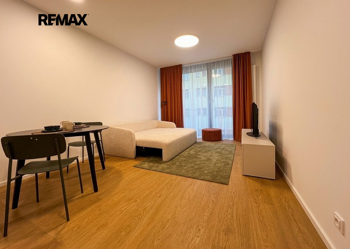 Pronájem bytu 1+kk 30 m² – fotografie 2