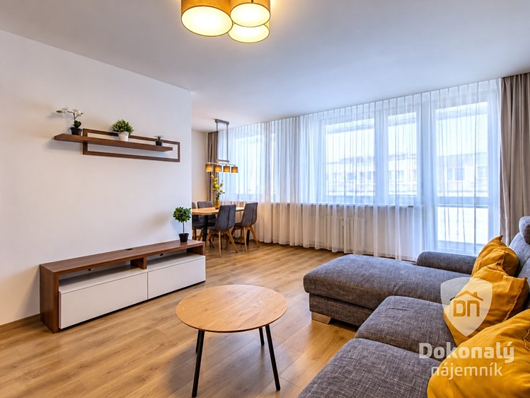 Pronájem bytu 3+kk, 72 m² (8 z 22)