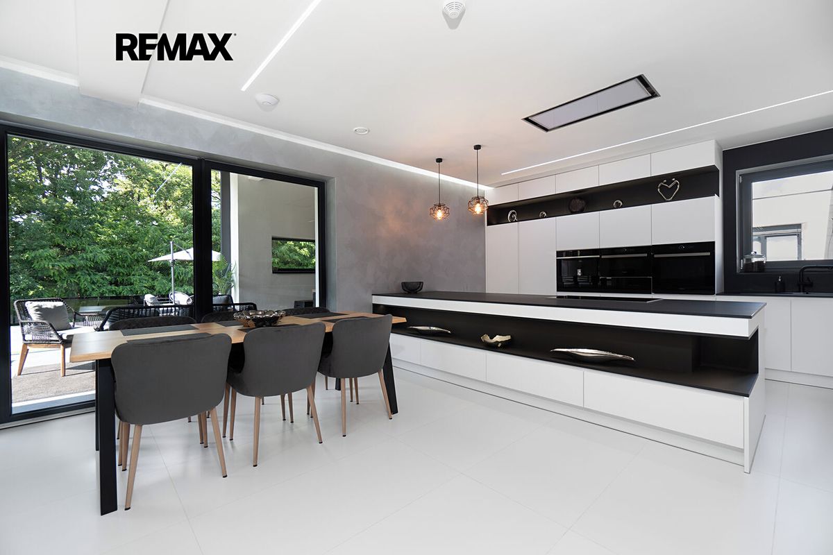 Prodej rodinného domu 249 m², pozemek 896 m²