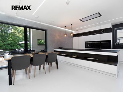 Prodej rodinného domu 249 m², pozemek 896 m²
