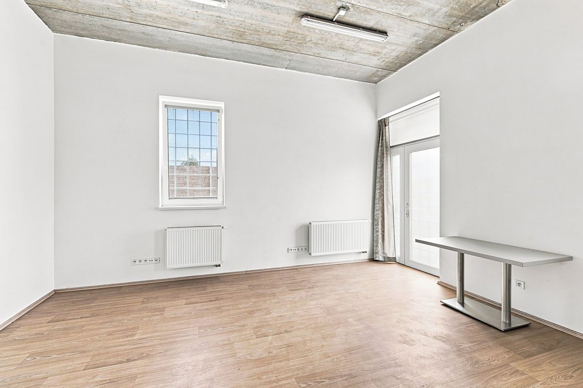 Pronájem kanceláře 34 m² – fotografie 3