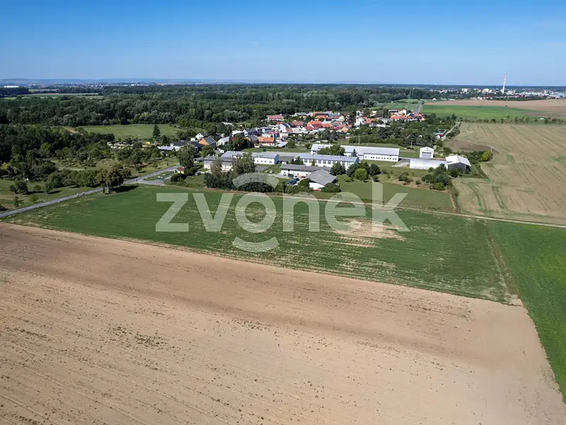 Prodej komerčního pozemku 12000 m², Chropyně – náhled fotky 3