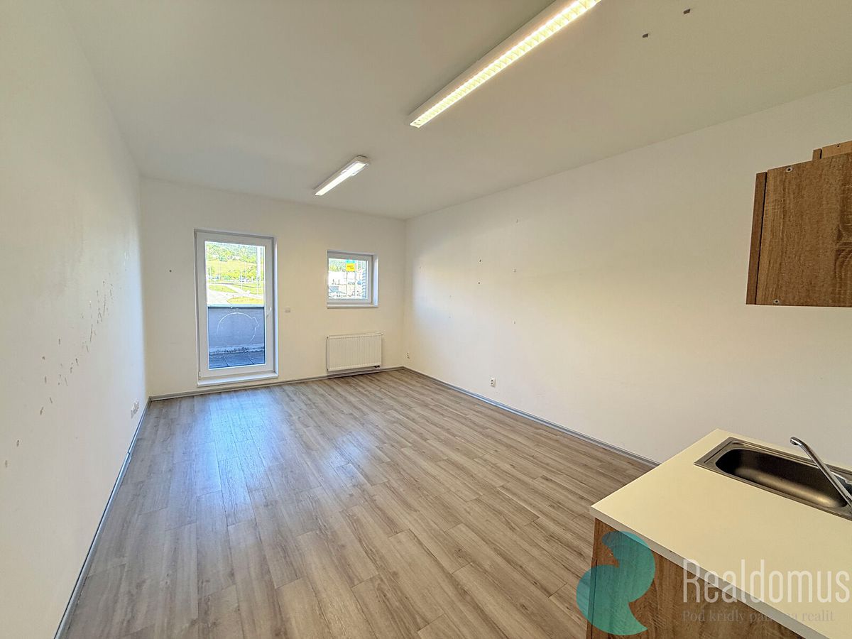 Pronájem kanceláře 72 m² – fotografie 3