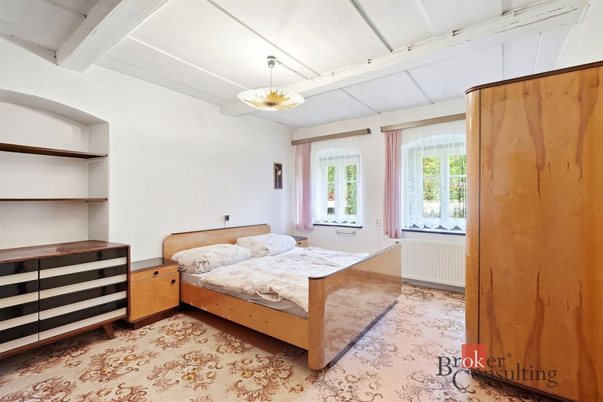 Prodej rodinného domu 220 m², pozemek 2750 m² – fotografie 4