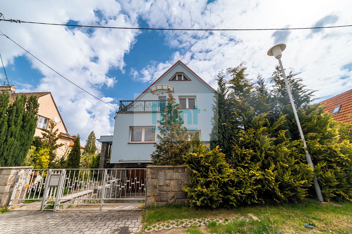 Prodej rodinného domu 250 m², pozemek 661 m²